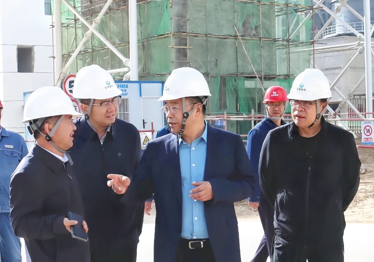 谢晓锋一行到兰州新区热电项目调研并看望慰问干部职工